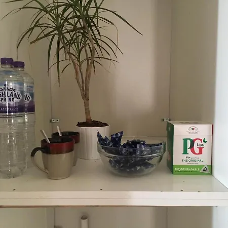 2 Bed Furnished With Garden And Parking アパート *