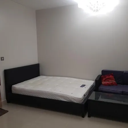 Apartment 2 Bed Furnished With Garden And Parking
