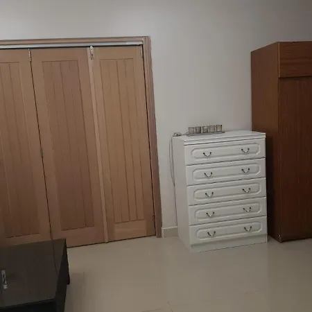 2 Bed Furnished With Garden And Parking