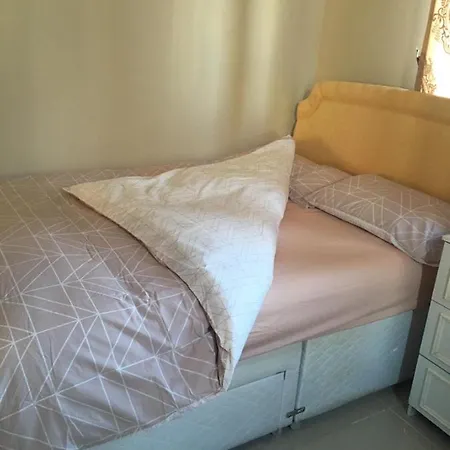 Apartment 2 Bed Furnished With Garden And Parking *