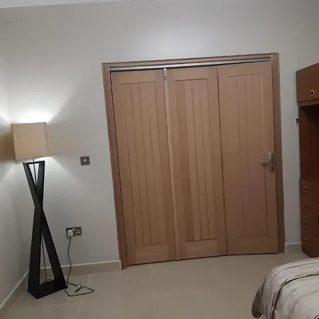2 Bed Furnished With Garden And Parking Apartment